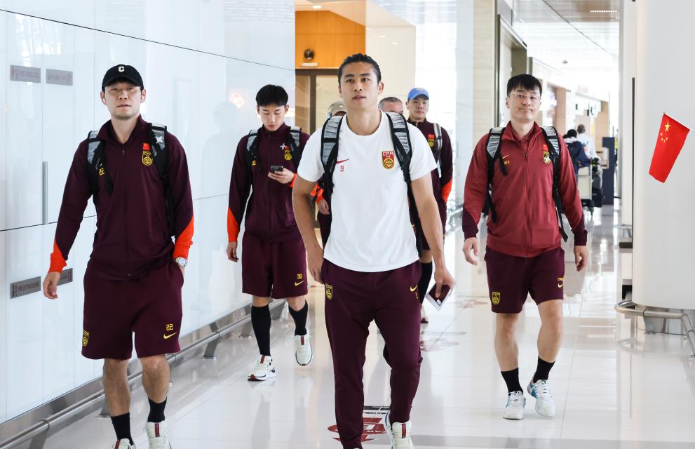 China players arrive in Manama, Bahrain, for the 2026 FIFA World Cup Asian Football Confederation (AFC) qualifier game against Bahrain, November 12, 2024. /Xinhua