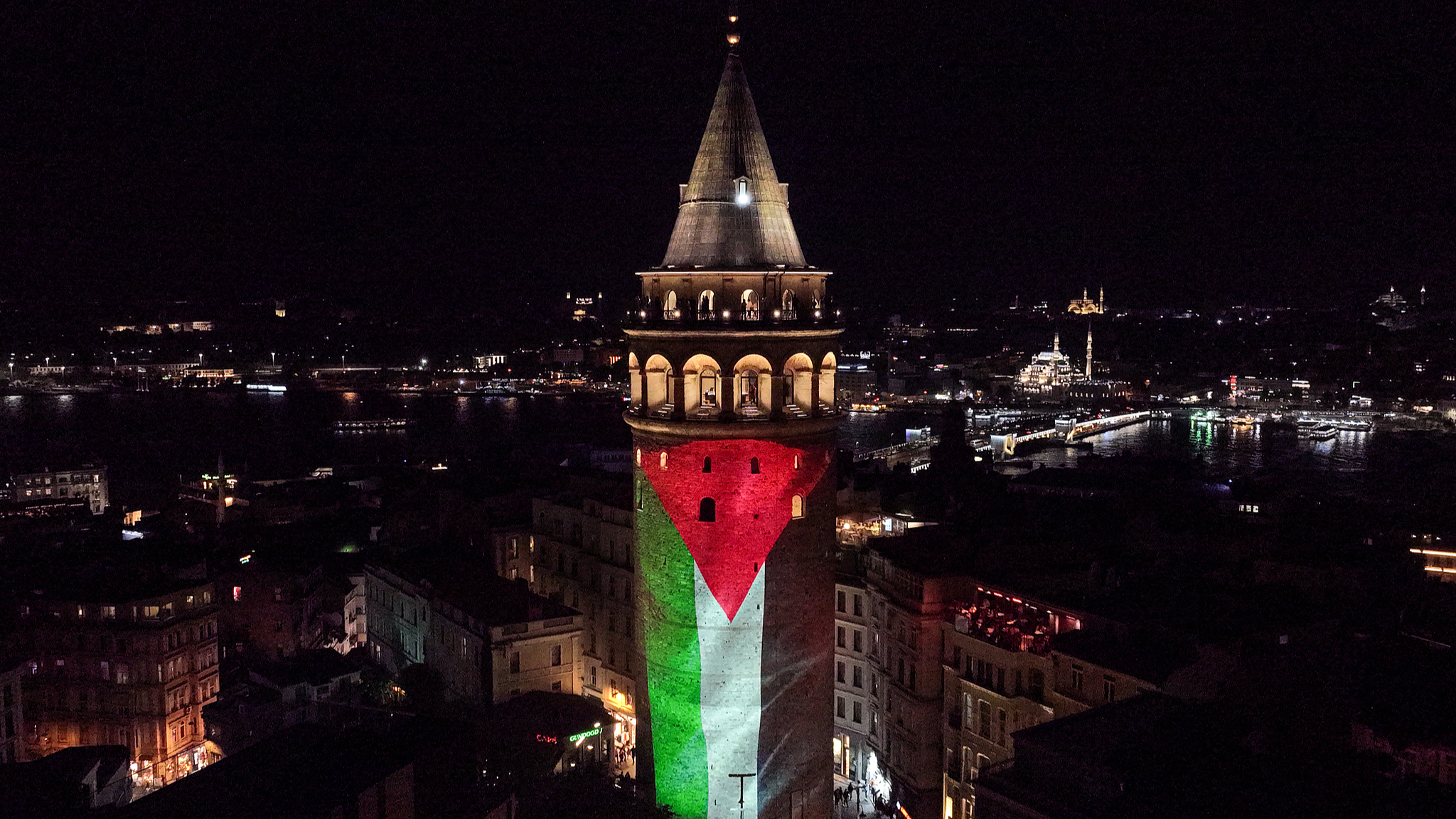 Galata Tower is illuminated with a Palestinian flag to draw attention to what is happening in Gaza, in Istanbul, Türkiye, October 7, 2024. /CFP