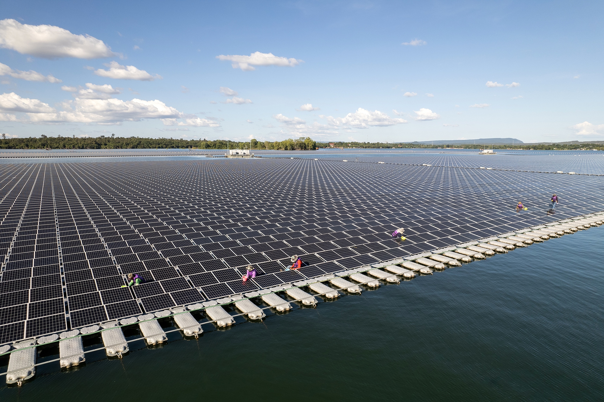 The hydro-floating solar farm at Thailand's Sirindhorn Dam in Ubon Ratchathani, a project jointly developed by Chinese and Thai companies. /CFP