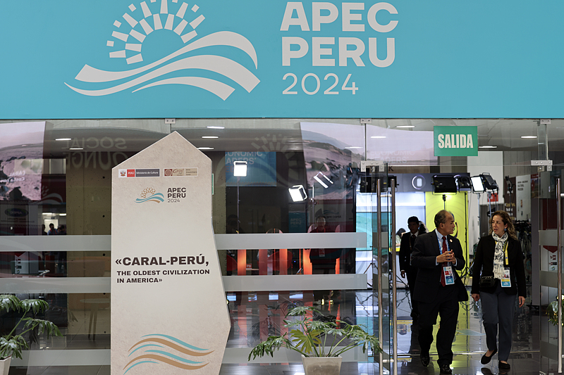 On November 12, local time, in Lima, Peru, staff members talk in the APEC 2024 International Media Center. /CFP