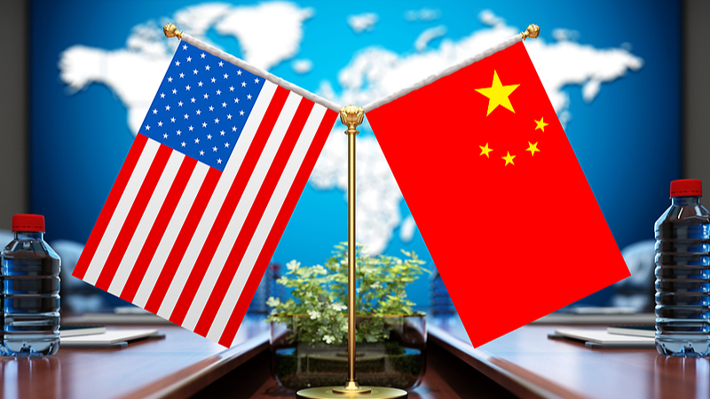 A file photo of Chinese and U.S. national flags. /CFP