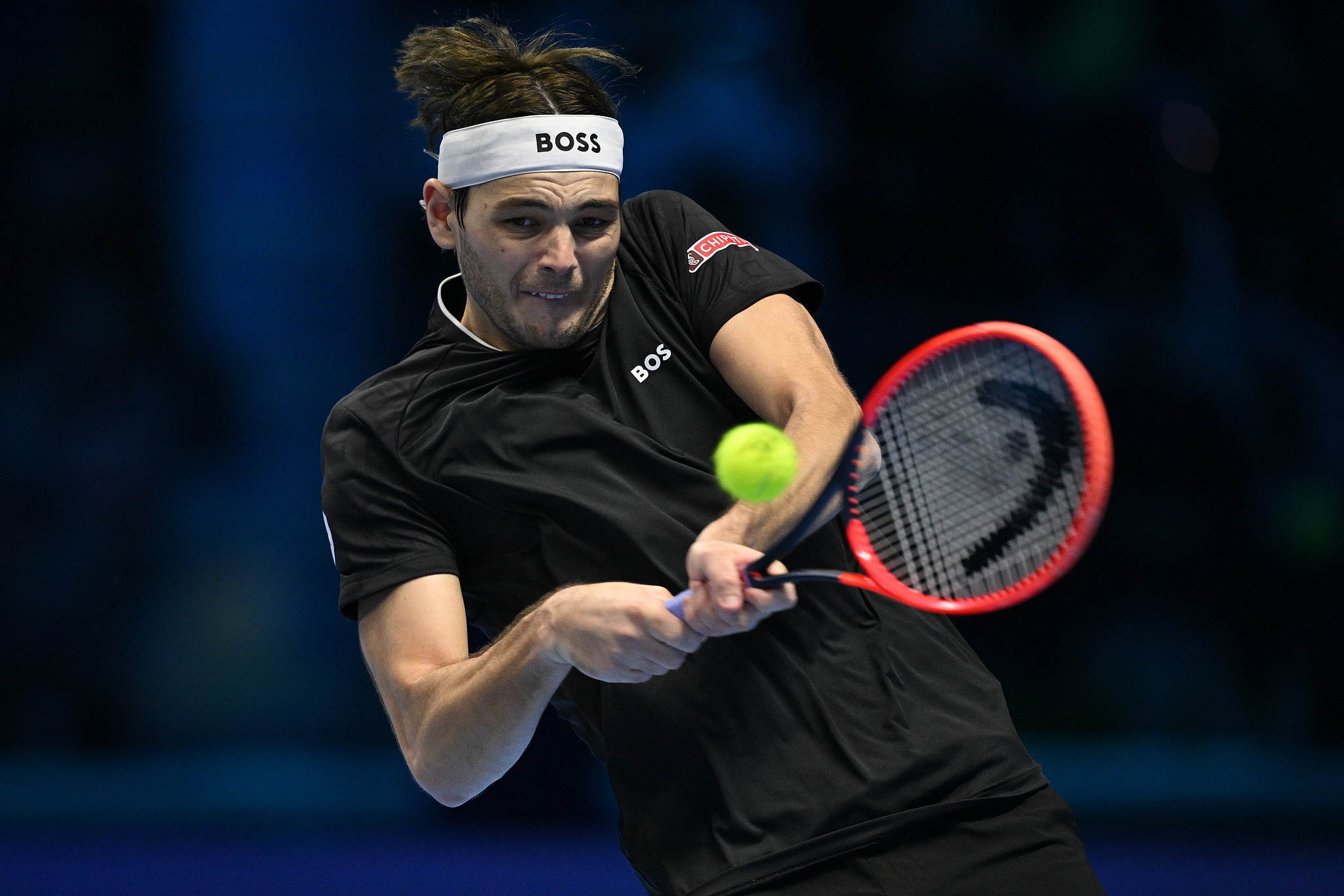 Taylor Fritz of the USA hits a shot against Alex de Minaur of Australia in a men's singles match at the Association of Tennis Professionals (ATP) Finals in Turin, Italy, November 14, 2024. /CFP