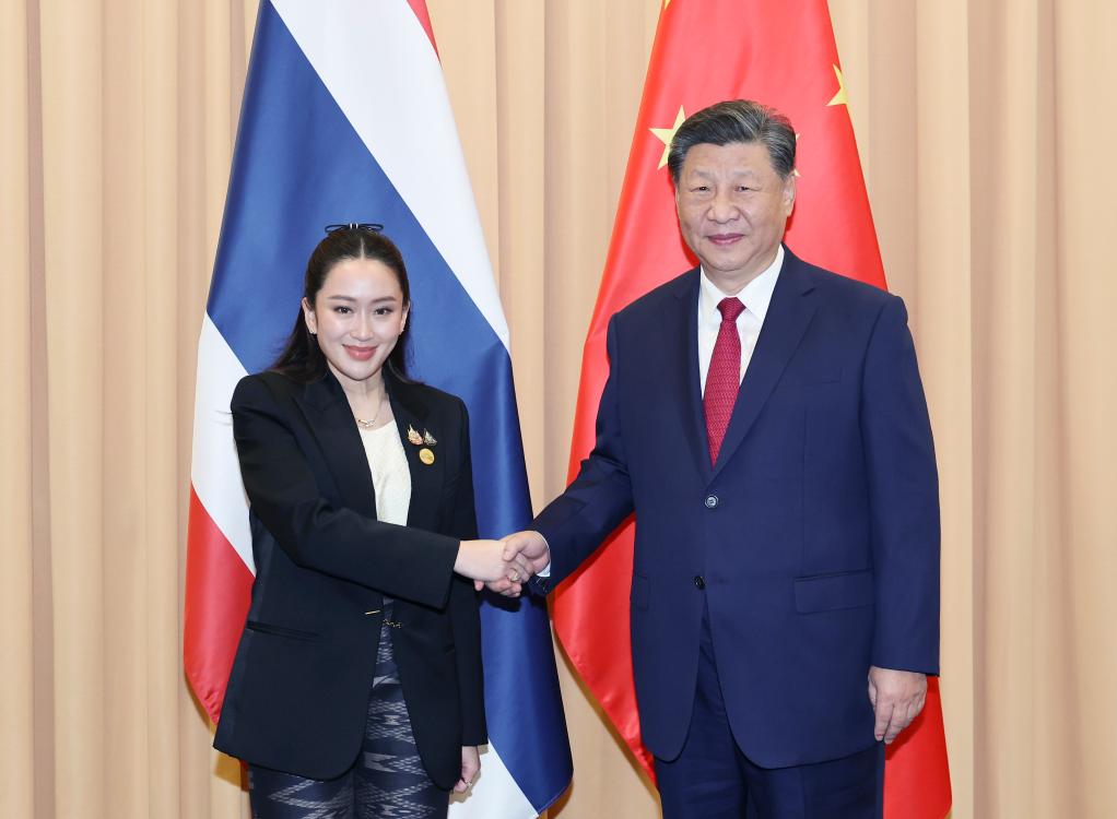 Chinese President Xi Jinping (R) meets with Thai Prime Minister Paetongtarn Shinawatra on the sidelines of the 31st APEC Economic Leaders' Meeting in Lima, Peru, November 15, 2024. /Xinhua