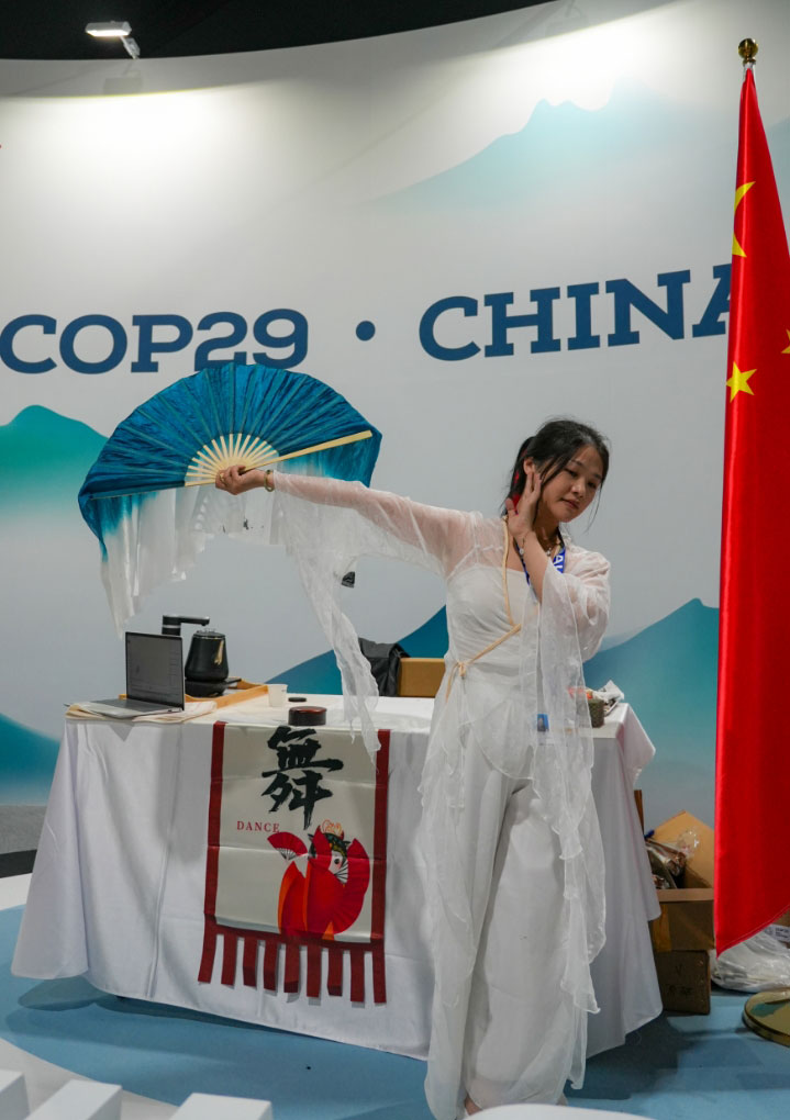 A young delegate perform at the COP29, Baku, Azerbaijan, November 15, 2024. /CGTN