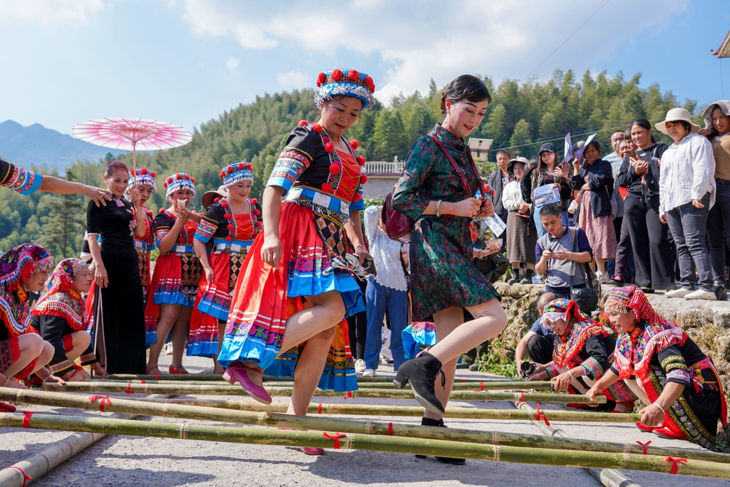 People celebrate Panwang Festival in Guilin, Guangxi Zhuang Autonomous Region. /IC