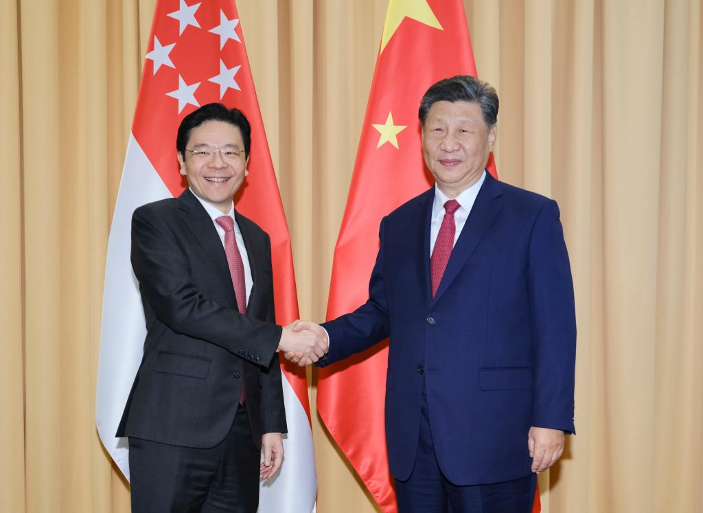 Chinese President Xi Jinping (R) meets with Singaporean Prime Minister Lawrence Wong on the sidelines of the 31st APEC Economic Leaders' Meeting in Lima, Peru, November15, 2024. /Xinhua