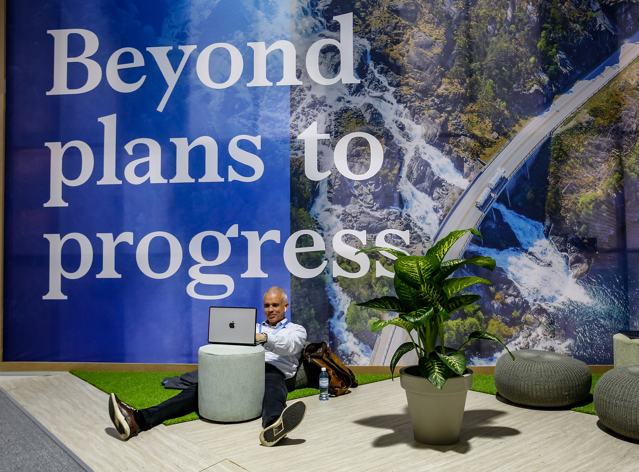 A man works in Green Zone during the UN Climate Change Conference, or COP29, at Baku Olympic Stadium in Baku, Azerbaijan, November 15, 2024. /CFP