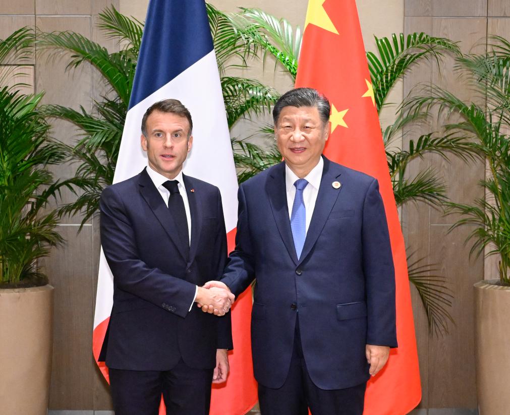 Chinese President Xi Jinping (R) meets with French President Emmanuel Macron on the sidelines of the G20 Leaders' Summit in Rio de Janeiro, Brazil, November 19, 2024. /Xinhua