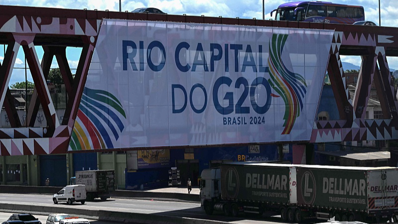 A G20 Summit banner is seen from Brazil Avenue, north zone of Rio de Janeiro, Brazil, November 6, 2024. /CFP