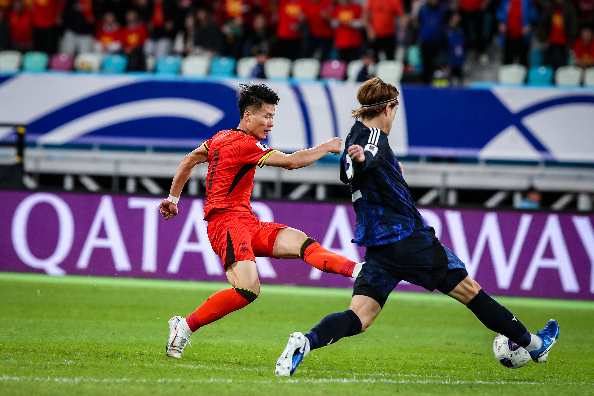 Lin Liangming (L) of China shoots in the 2026 FIFA World Cup Asian Football Confederation (AFC) qualifying tournament game against Japan in Xiamen, southeast China's Fujian Province, November 19, 2024. /CFP