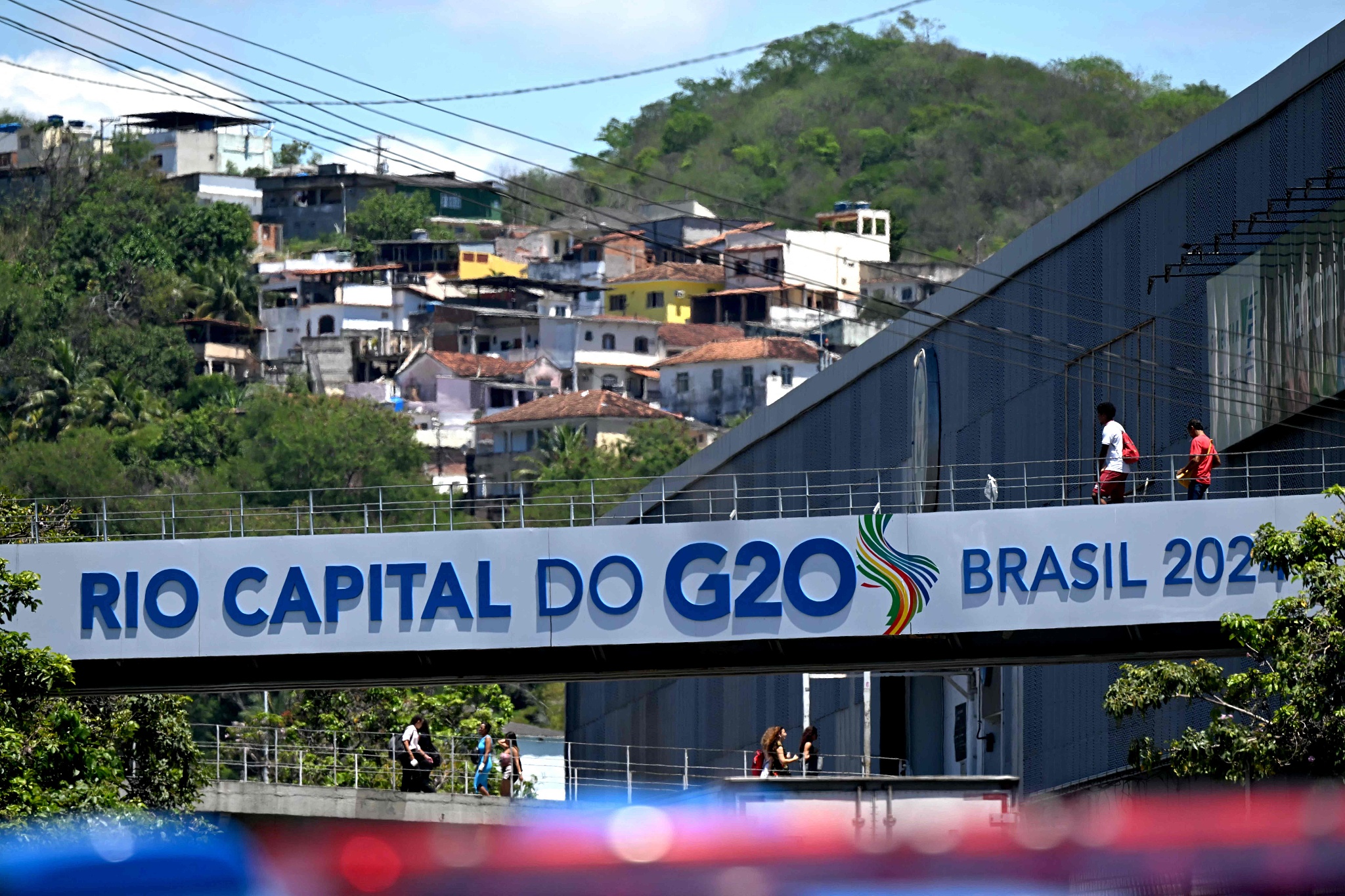 A G20 summit banner is displayed on a pedestrian bridge in Rio de Janeiro, Brazil, November 6, 2024. /CFP