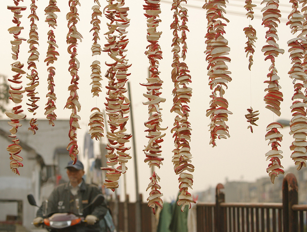 A file photo shows slices of sun-dried radishes hanging on strings in Nanjing, Jiangsu Province. /CFP