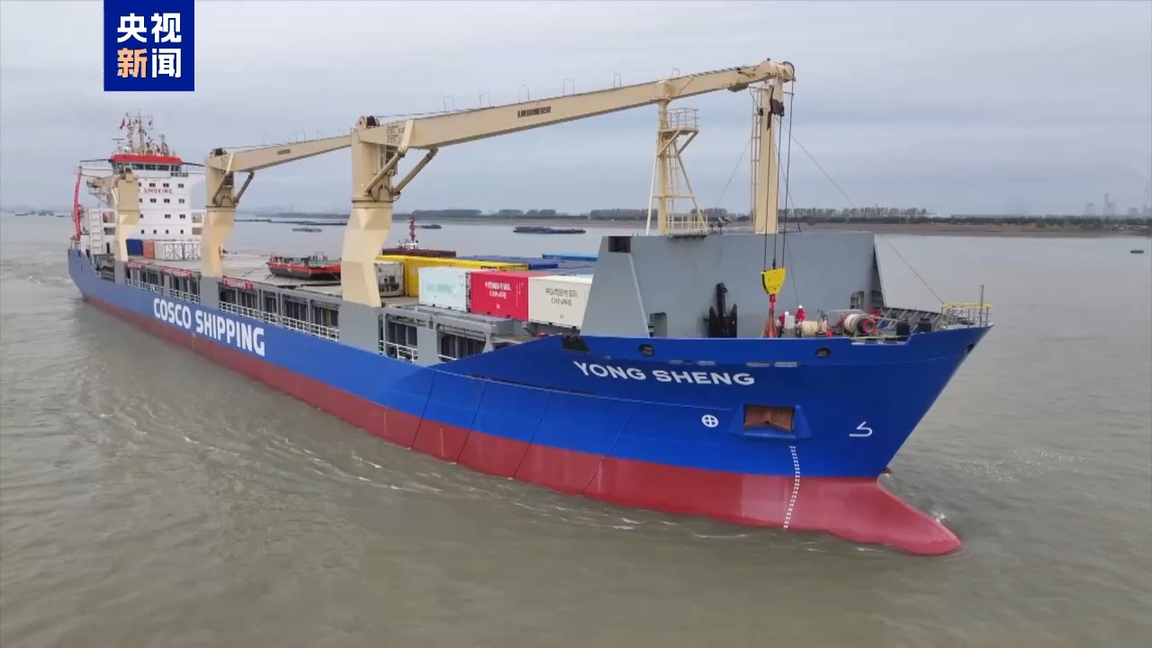 The cargo vessel Yong Sheng sailing for China's 41st Antarctic expedition. /China Media Group