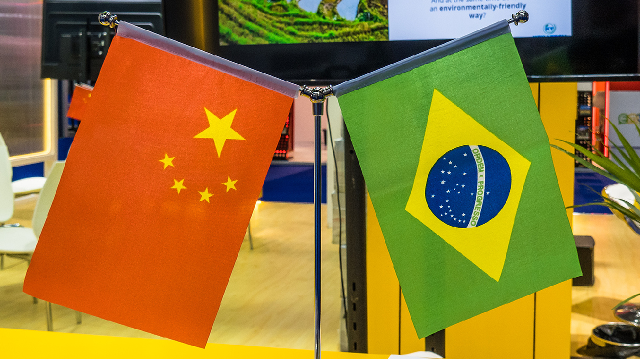 In talks with Brazilian President Luiz Inacio Lula da Silva on Wednesday in Brasilia, Chinese President Xi Jinping said China is ready to work with Brazil as "golden partners" who help each other succeed, and to keep working toward the goal of building a community with a shared future for mankind.