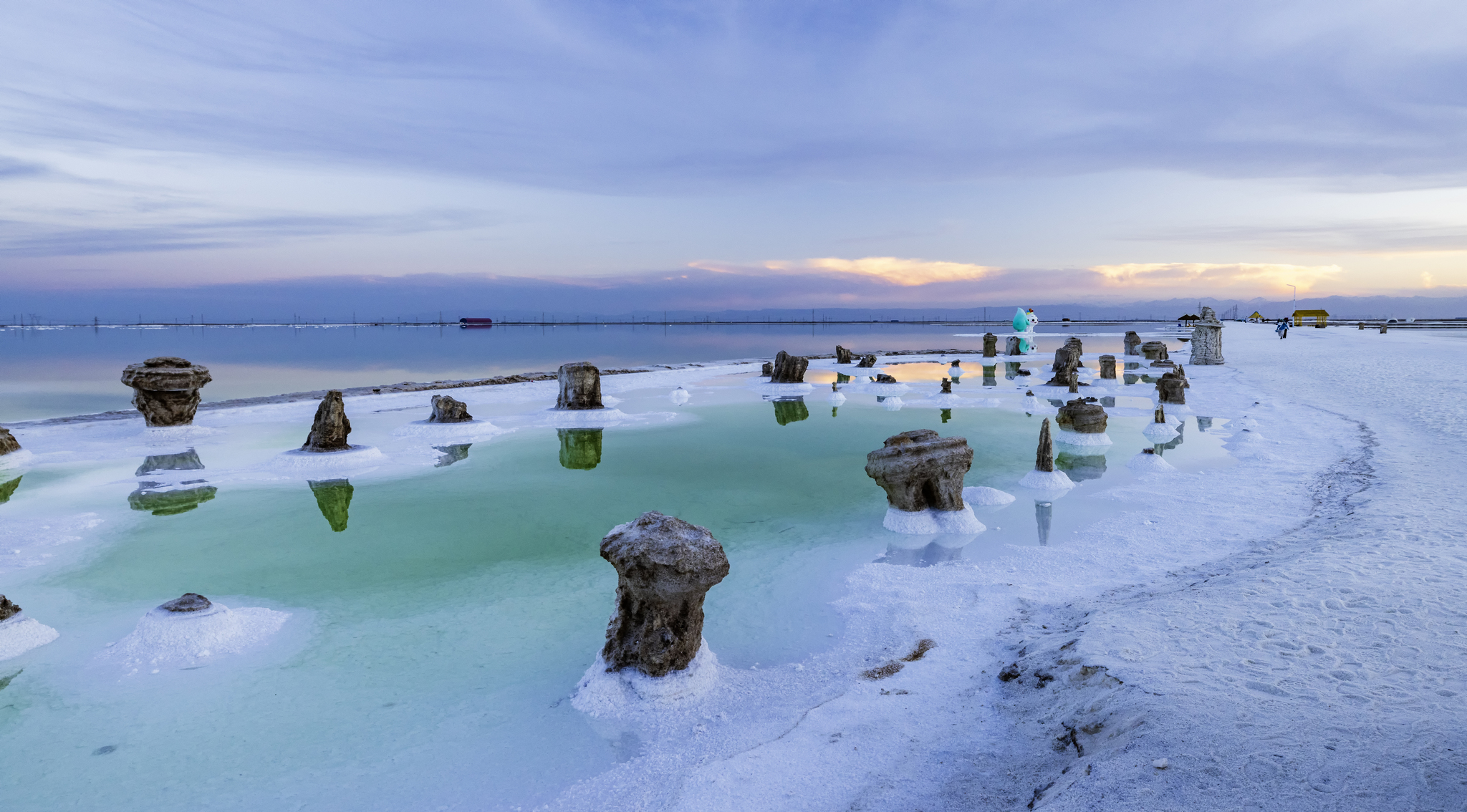 Qarhan Salt Lake is pictured in late autumn in Golmud City, Qinghai Province. /CFP