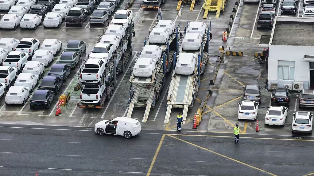 Cars lining up at Shanghai Port, April 3, 2024. /CFP