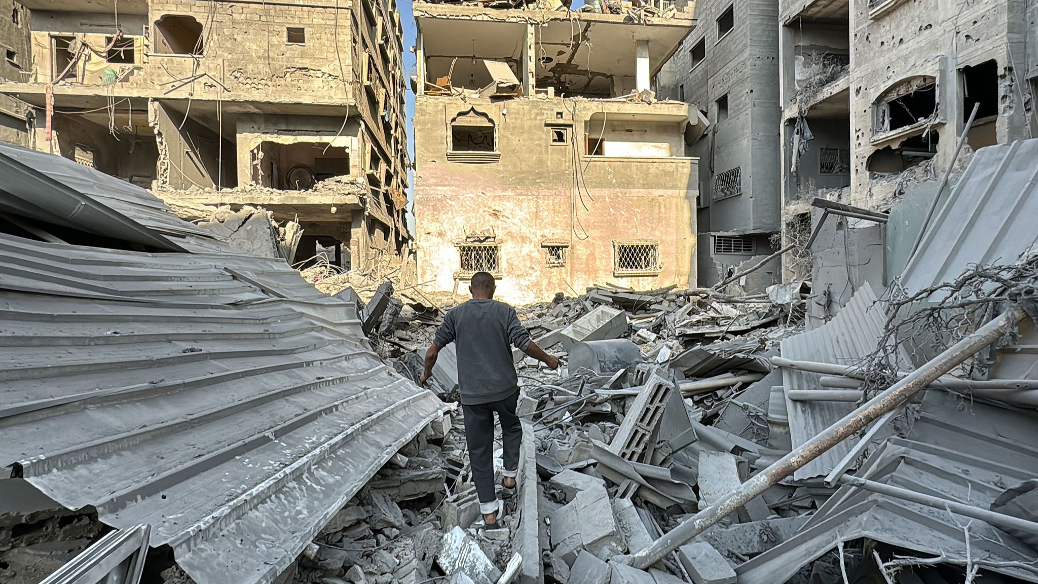 A Palestinian inspects the rubble of a building in Beit Lahia, in the northern Gaza Strip, November 21, 2024. /CFP