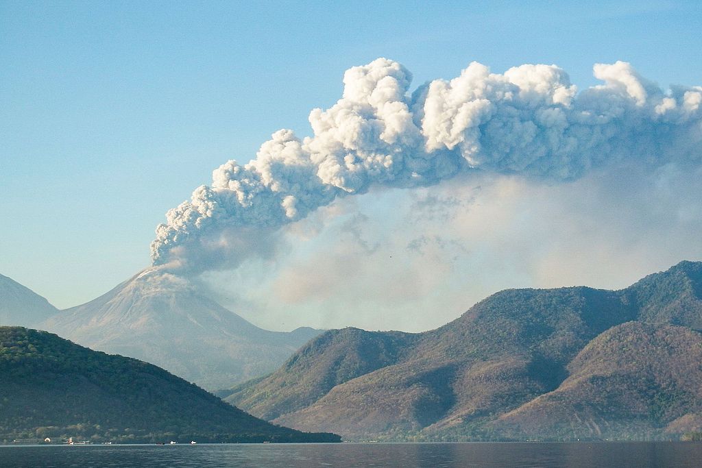 Mount Lewotobi spews ash and smoke during an eruption, as seen from Lewolaga village in Titihena, East Nusa Tenggara, Indonesia. November 20, 2024. /CFP