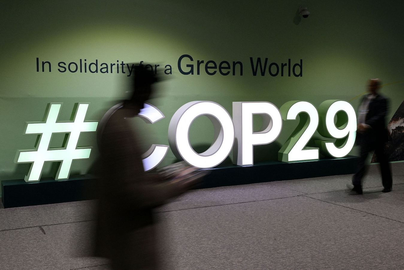 Attendees walk past the COP29 logo in Baku, Azerbaijan, November 21, 2024. /CFP