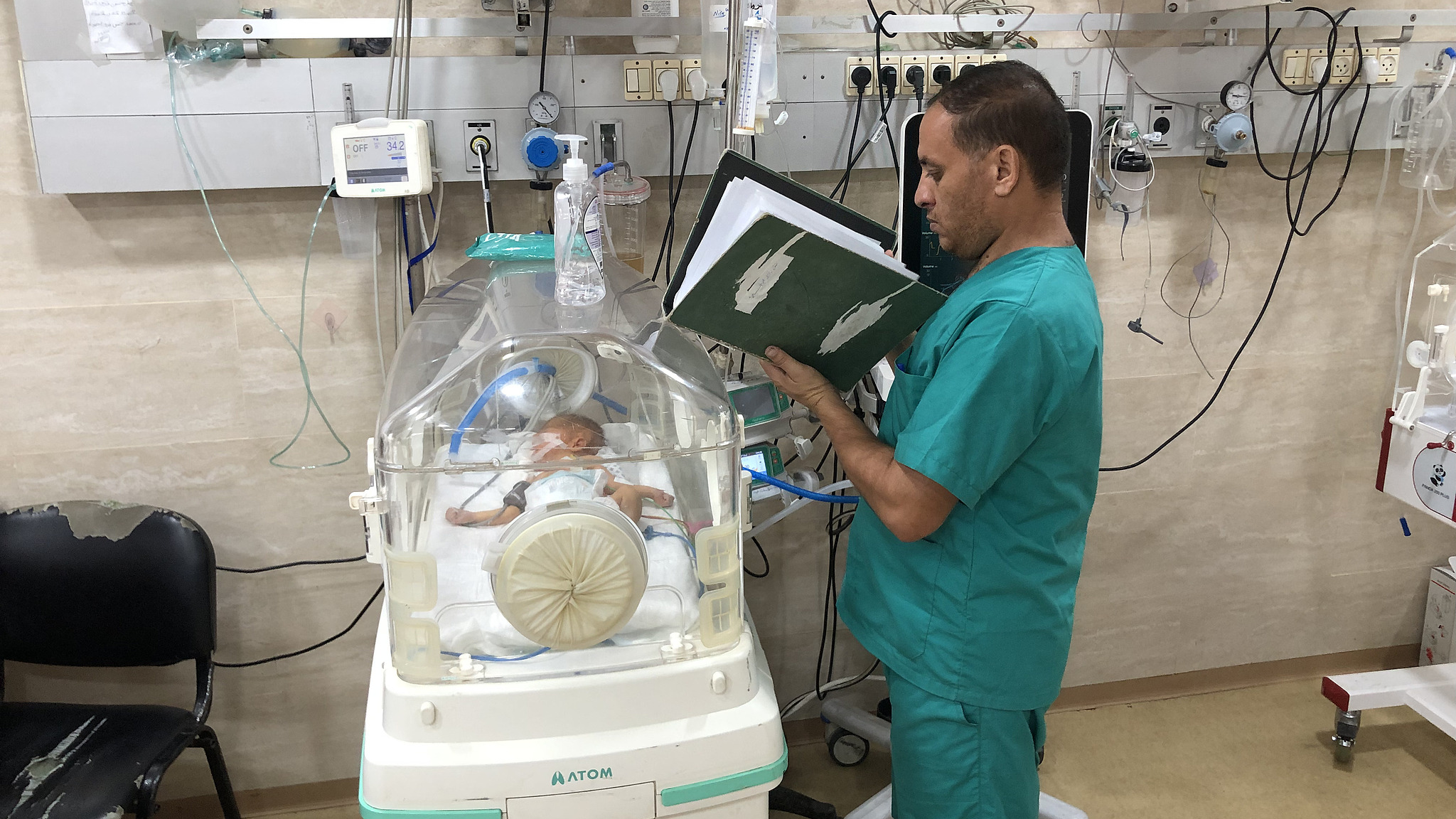 Patients receive medical care with limited resources at Kamal Adwan Hospital in Beit Lahia, Gaza, November 15, 2024. /CFP