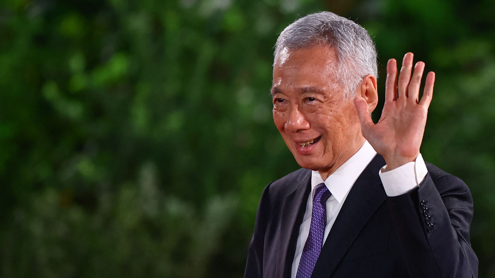 Former Singaporean Prime Minister Lee Hsien Loong gestures during the swearing-in ceremony of his successor Lawrence Wong at the Istana in Singapore, May 15, 2024. /CFP