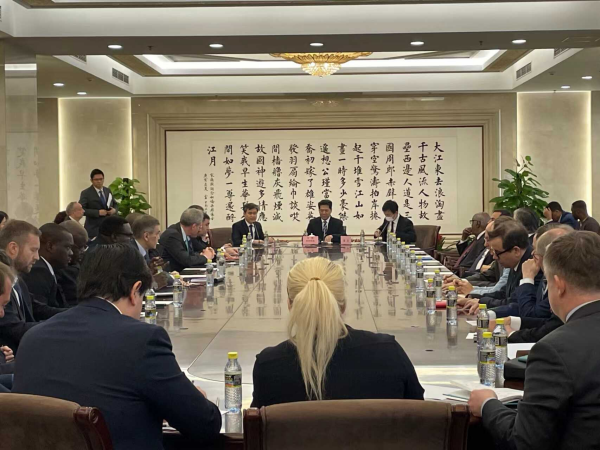 Li Hui, China's Special Representative for Eurasian Affairs, holds a briefing to update diplomats based in China and representatives of domestic and international media on the recent second round of shuttle diplomacy regarding the Ukraine crisis, March 22, 2024. /China's Foreign Ministry 