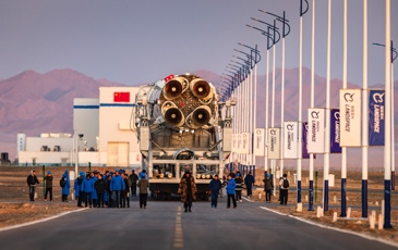 The ZQ-2E Y1 rocket in transit to the launchpad. /LandSpace