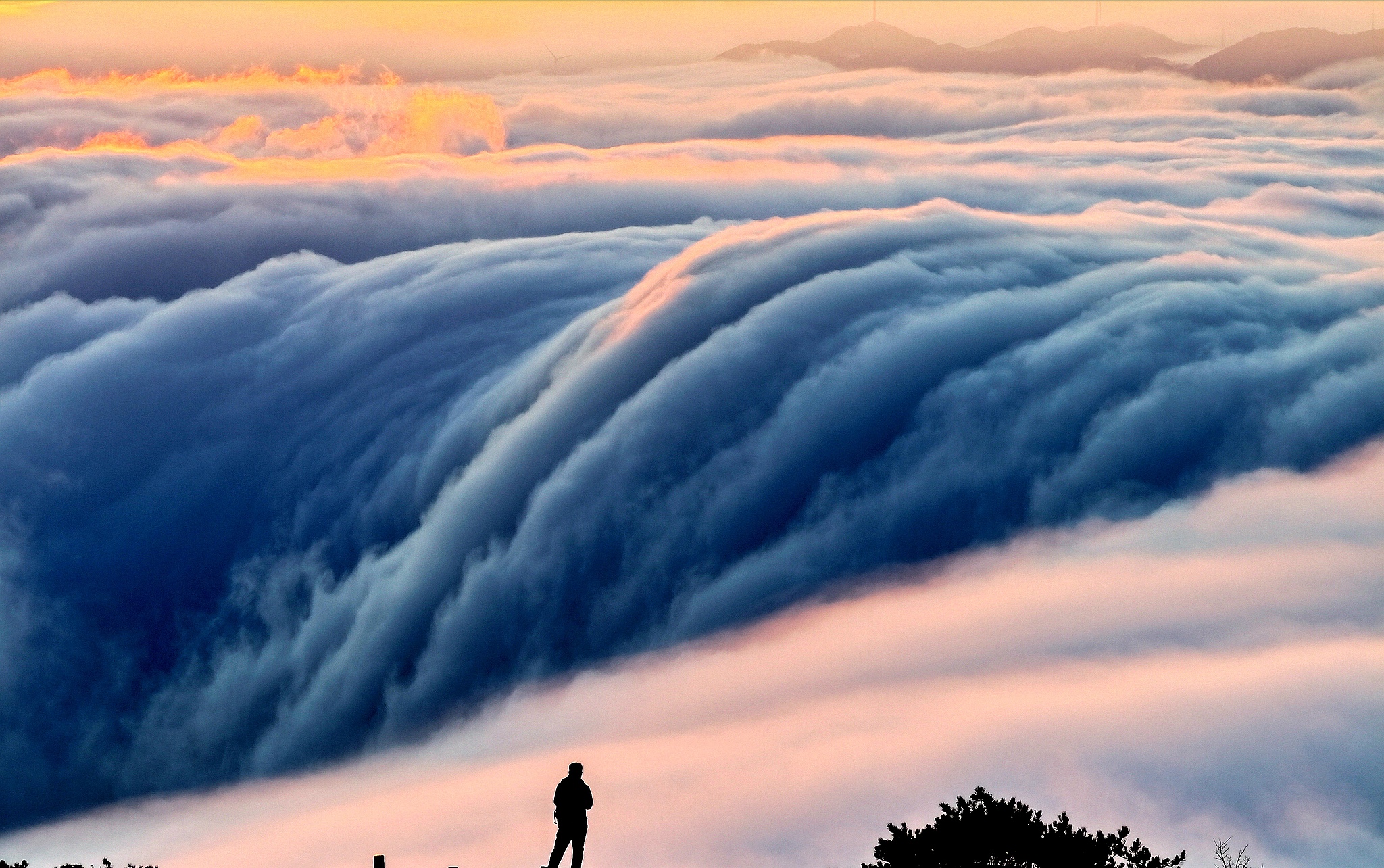 Mount Yingpan in Suichuan County, east China's Jiangxi Province is shrouded by thick clouds on November 26, 2024. /CFP