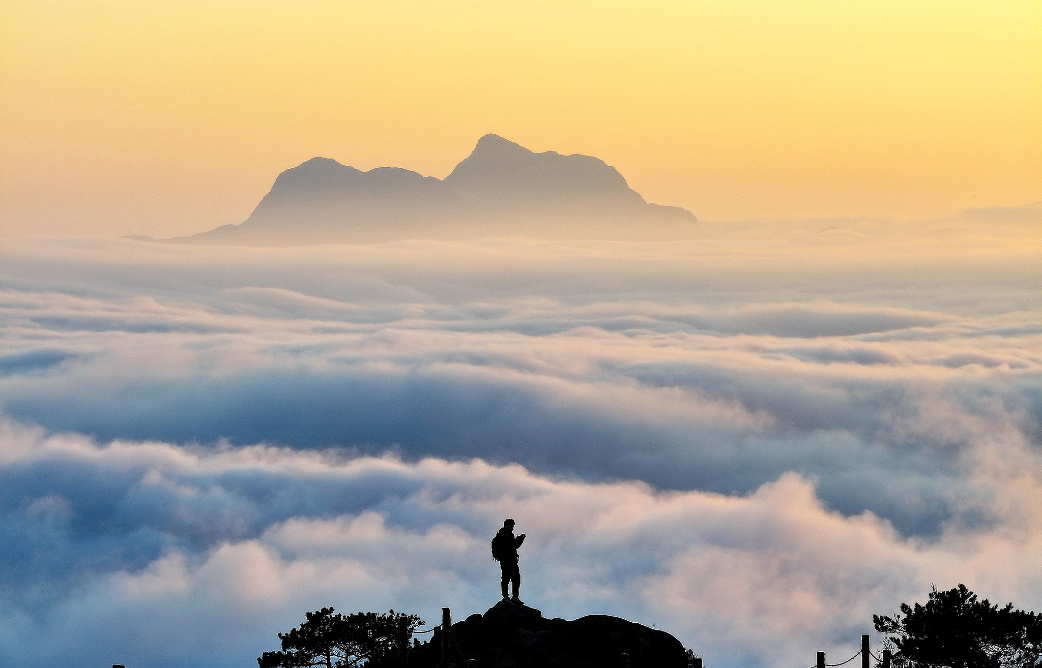 Mount Yingpan in Suichuan County, east China's Jiangxi Province is shrouded by thick clouds on November 26, 2024. /CFP