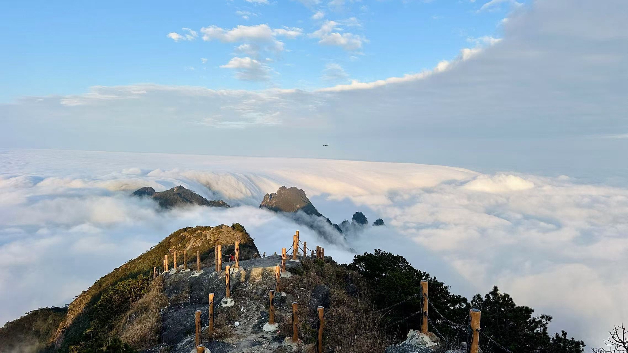 Mount Yingpan in Suichuan County, east China's Jiangxi Province is shrouded by thick clouds on November 26, 2024. /CFP