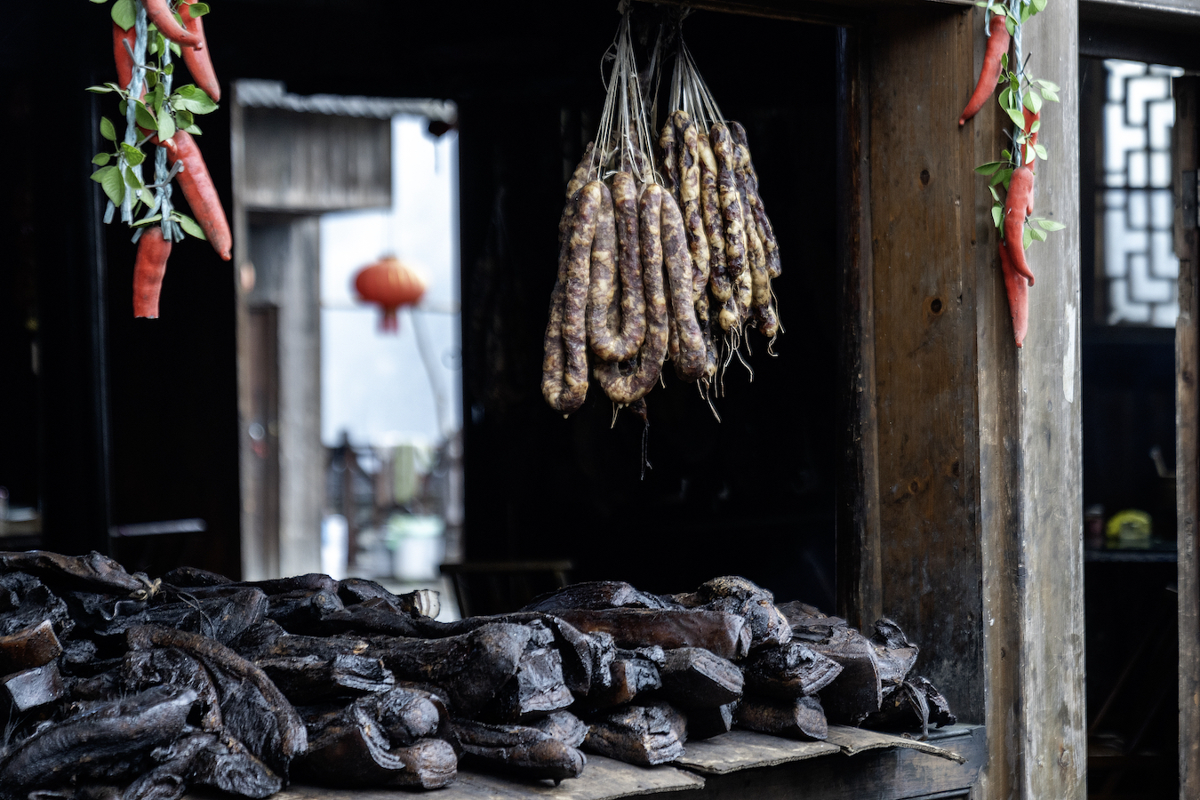 Homemade sausages and bacon in Shibadong Village, April 5, 2024. /CFP