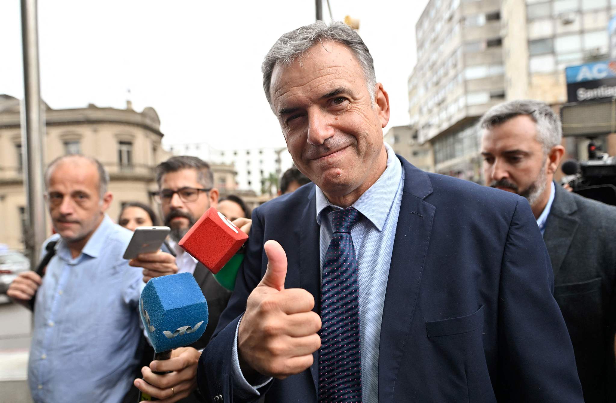 Uruguay's President-elect Yamandu Orsi gestures to the media at Independence Square in Montevideo, Uruguay, November 27, 2024. /CFP