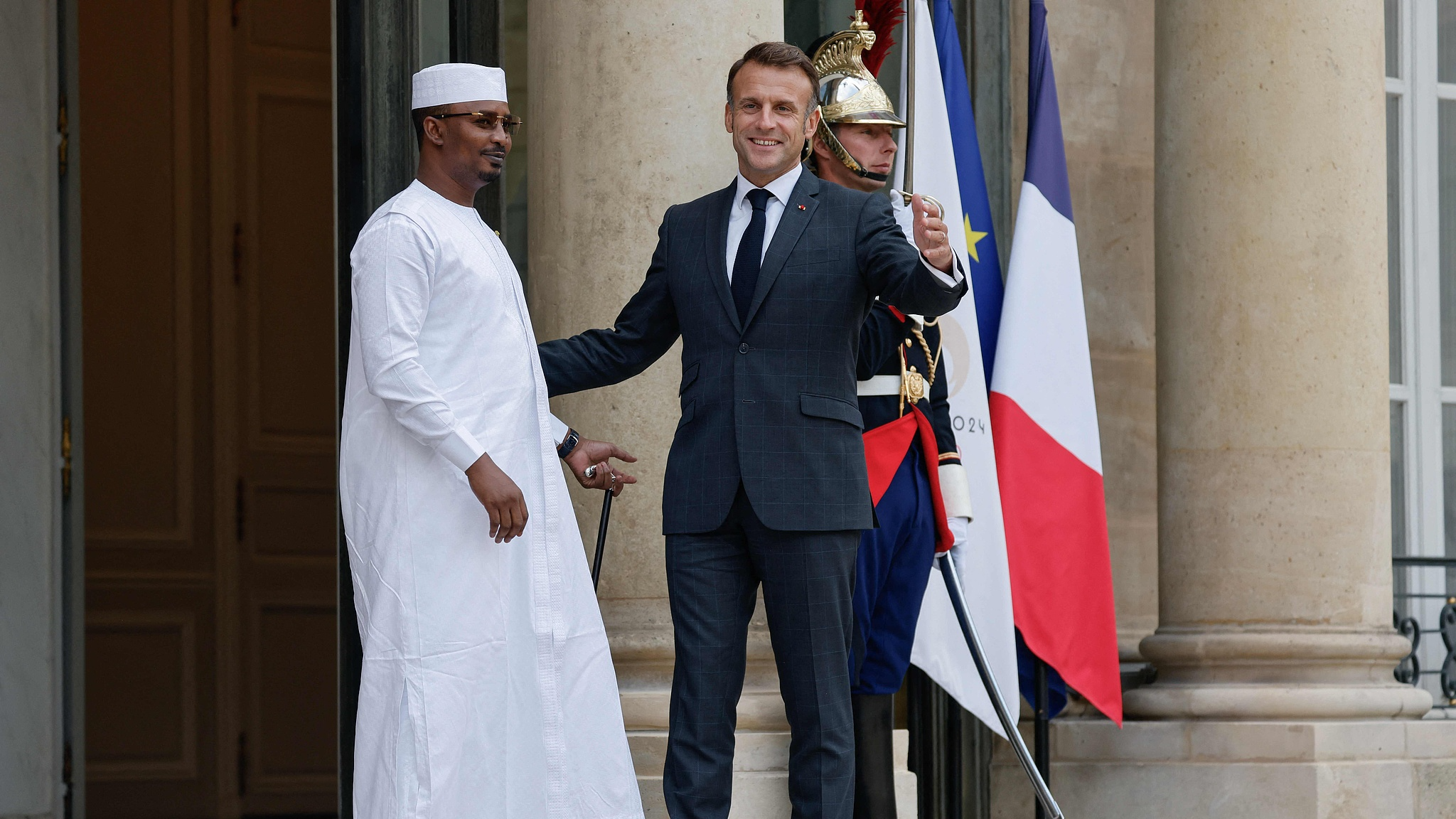 French President Emmanuel Macron (C) welcomes Chad's President Mahamat Idriss Deby (L) as he arrives for a bilateral meeting on the sidelines of the 45th Francophonie Summit at the Elysee presidential palace in Paris on October 3, 2024. /CFP