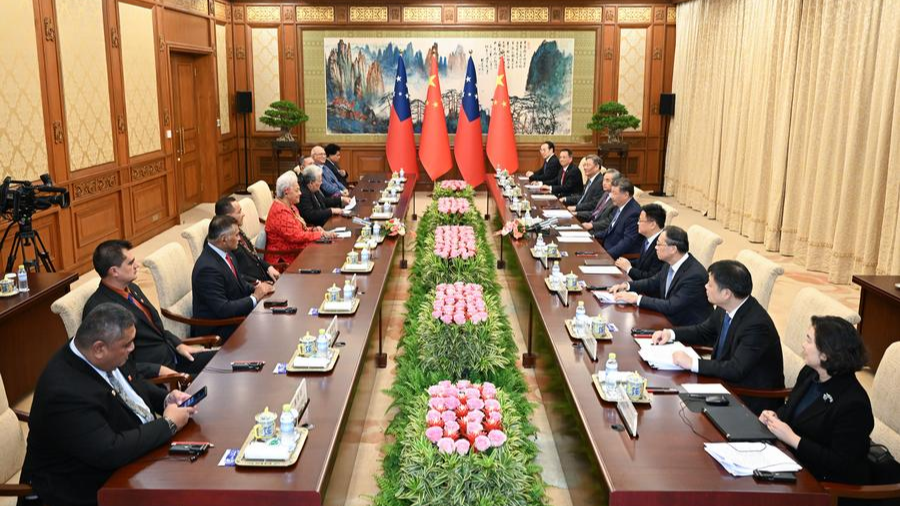 Chinese President Xi Jinping meets with Samoan Prime Minister Fiame Naomi Mata'afa, who is on an official visit to China, at the Diaoyutai State Guesthouse in Beijing, capital of China, November 26, 2024. /Xinhua