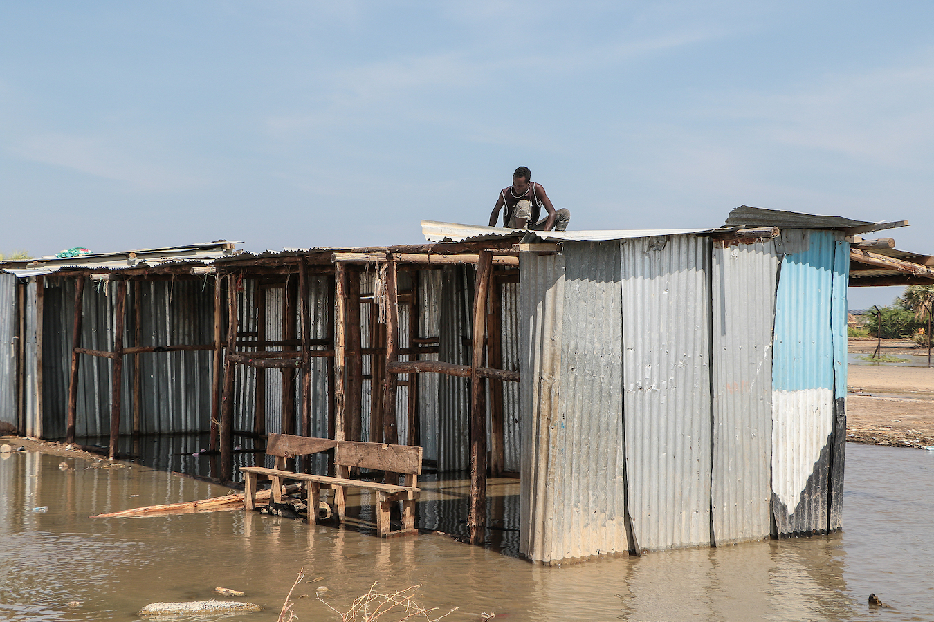 People leave their homes due to overflowing waters in Turkana Lake, the largest desert lake in the world, in Turkana, Kenya, November 16, 2024. /CFP