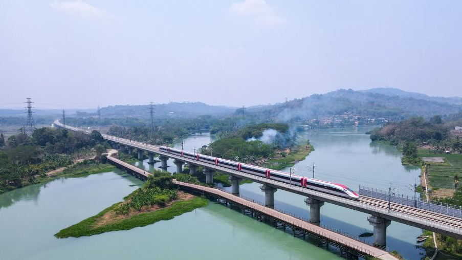 A high-speed train of the Jakarta-Bandung high-speed railway in operation, Puwakarta, Indonesia, September 30, 2023. /Xinhua