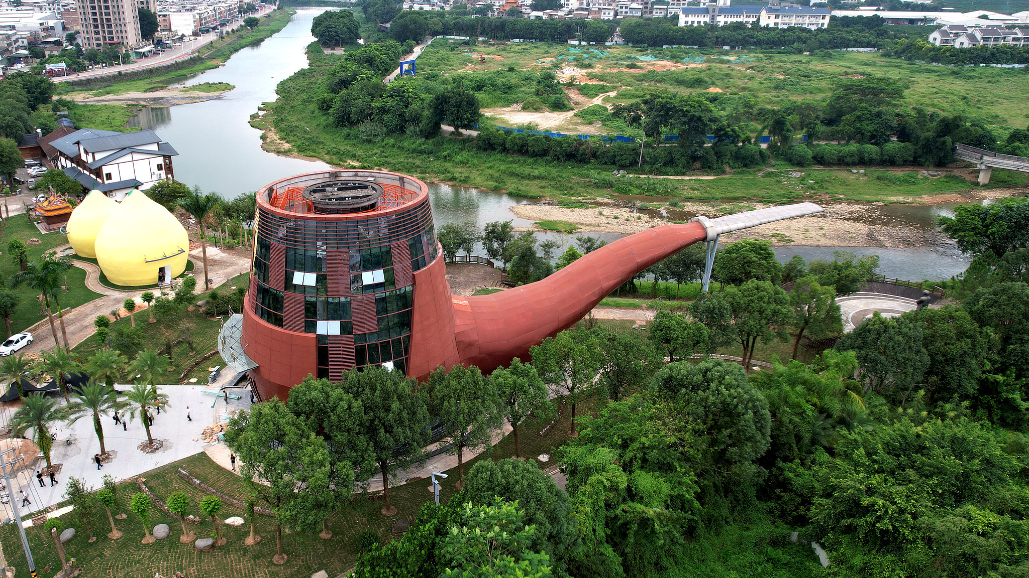 A building designed by a resident from China's Taiwan sits at the center of a village in Zhangzhou, Fujian Province, September 20, 2024. /CFP