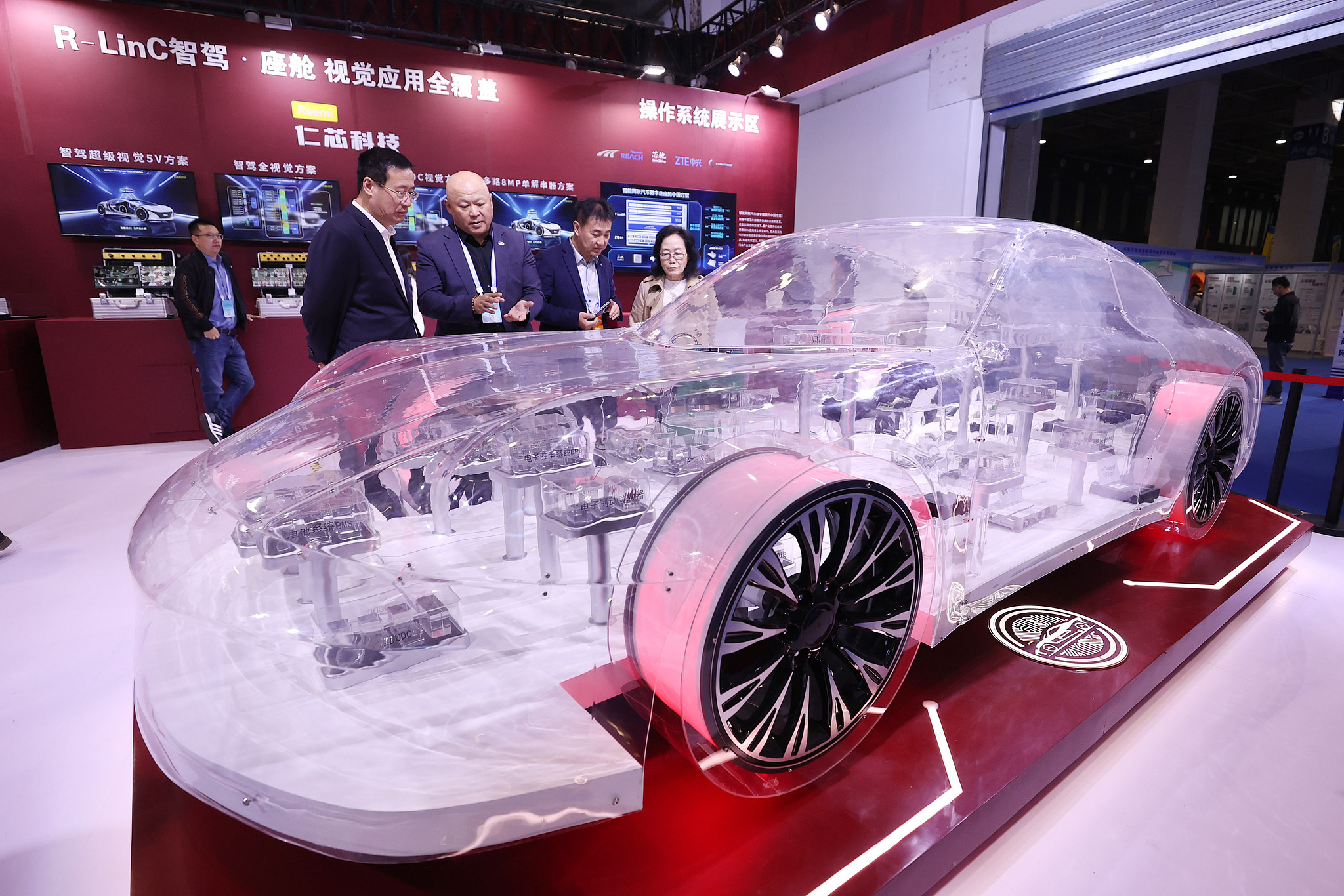 Attendees of the 2024 World Intelligent Connected Vehicles Conference watching automotive chips on display in Beijing, China, October 17, 2024. /CFP