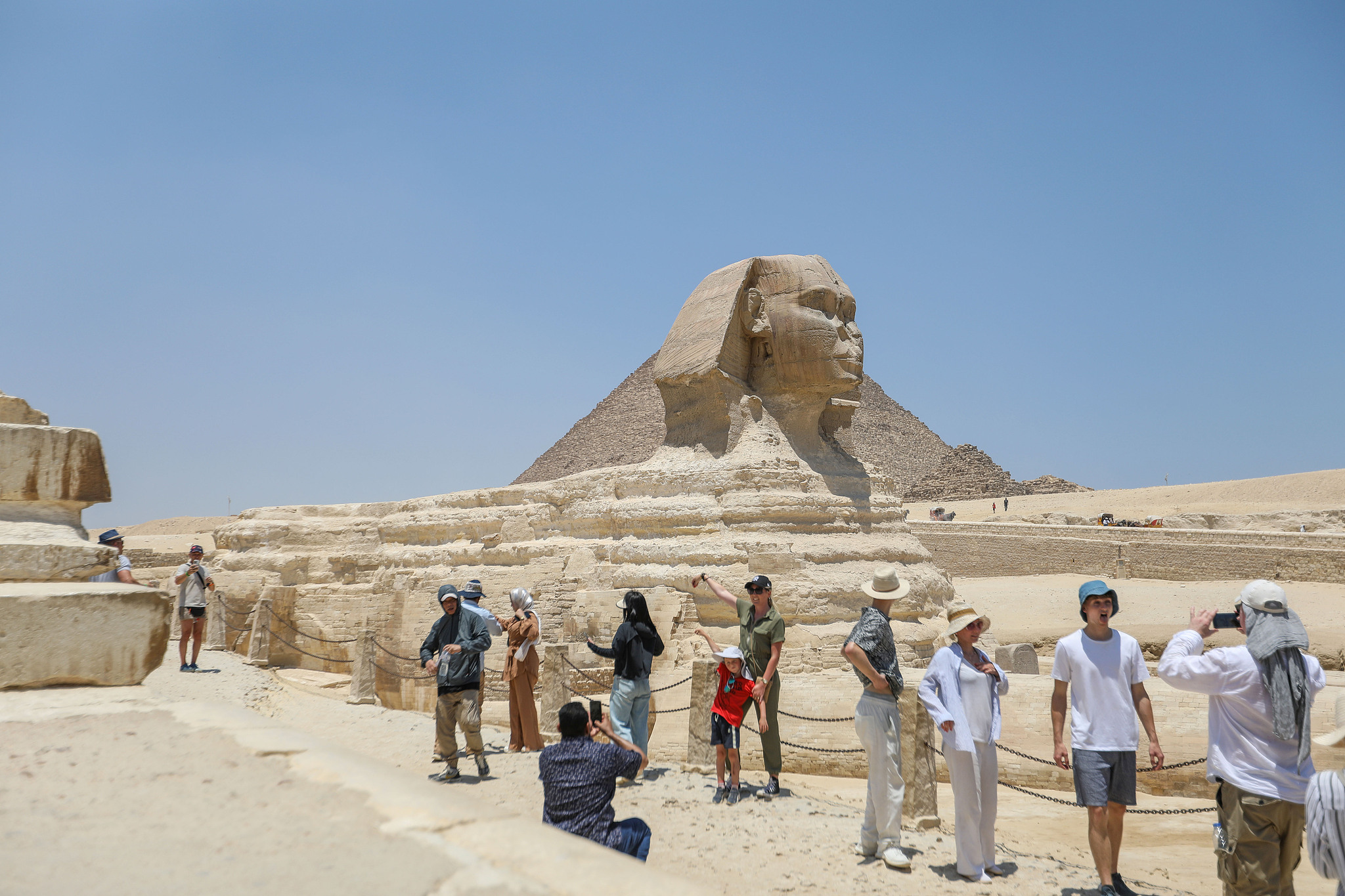 Tourists standing near the Sphinx in Giza, Egypt, July 21, 2024. /CFP