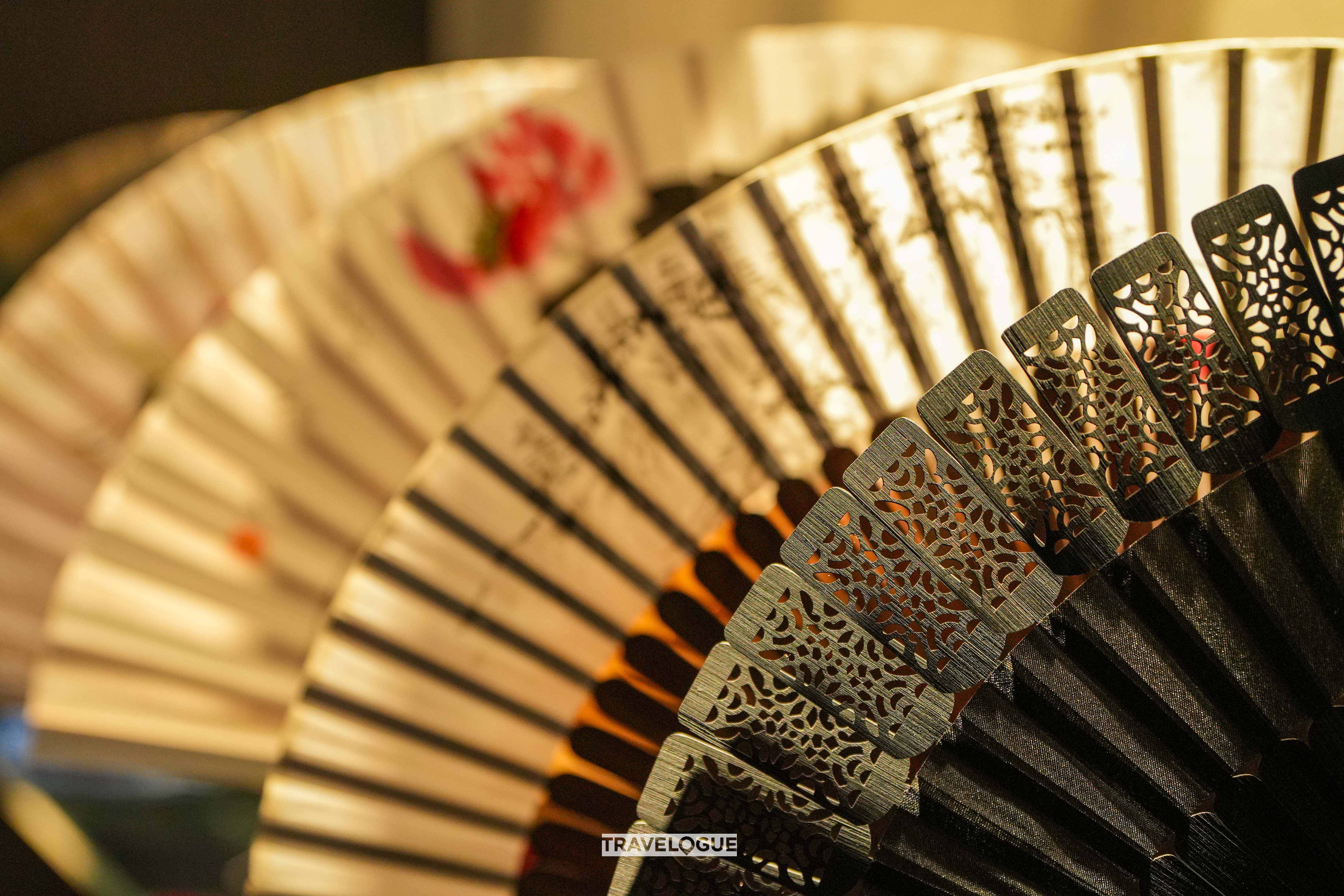 Various Suzhou fans are on display. /CGTN