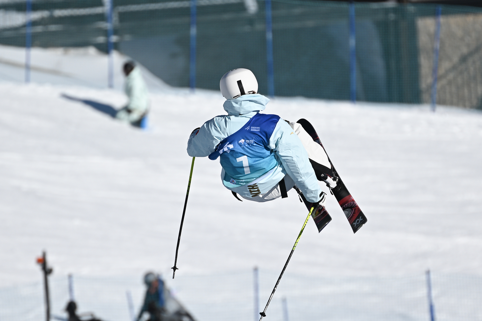 Li Fanghui of China competes in the women's final at the International Ski and Snowboard Federation (FIS) Freeski Halfpipe World Cup in Zhangjiakou, north China's Hebei Province, December 7, 2024. /CFP