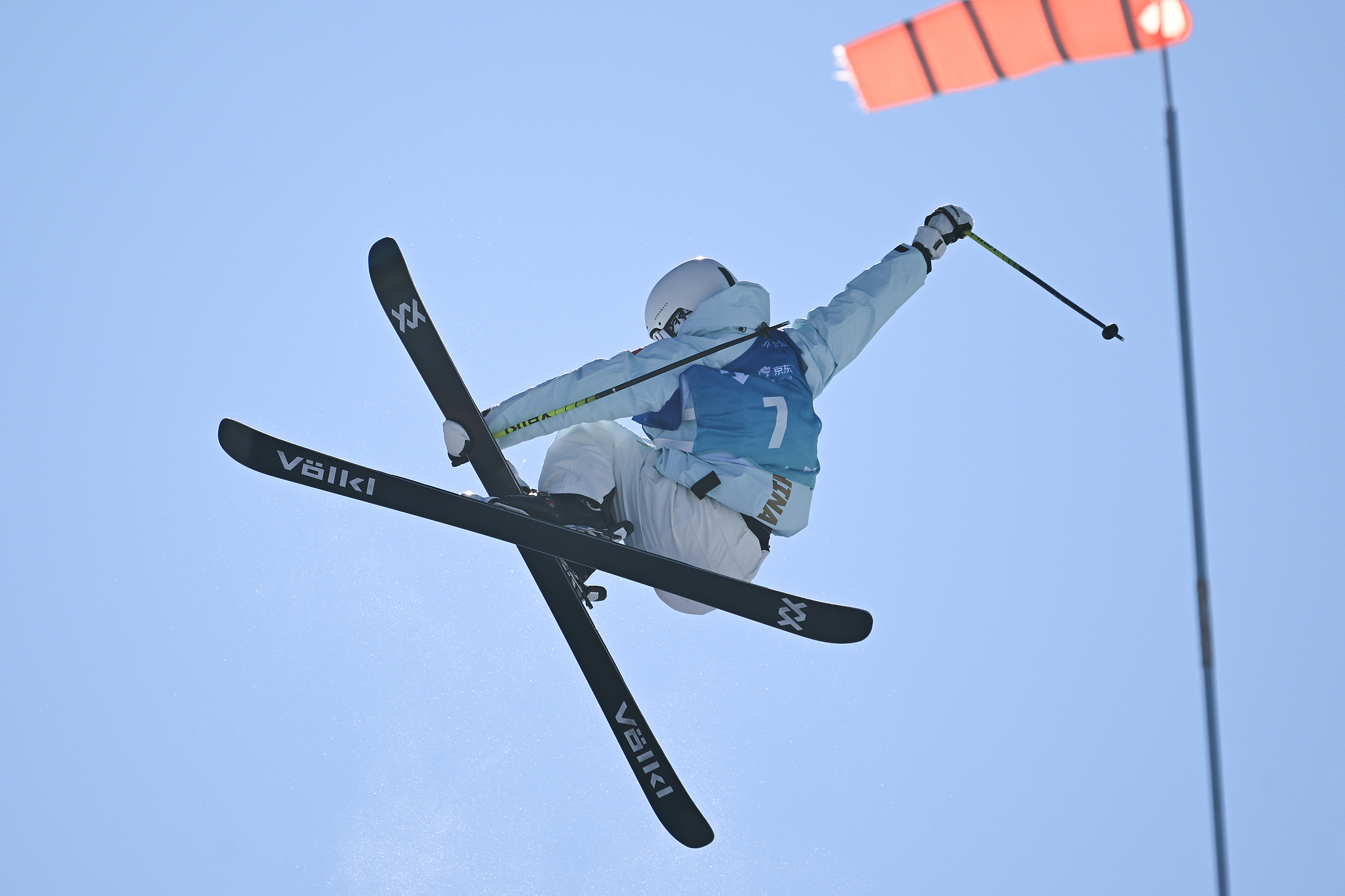 Li Fanghui of China competes in the women's final at the International Ski and Snowboard Federation (FIS) Freeski Halfpipe World Cup in Zhangjiakou, north China's Hebei Province, December 7, 2024. /CFP