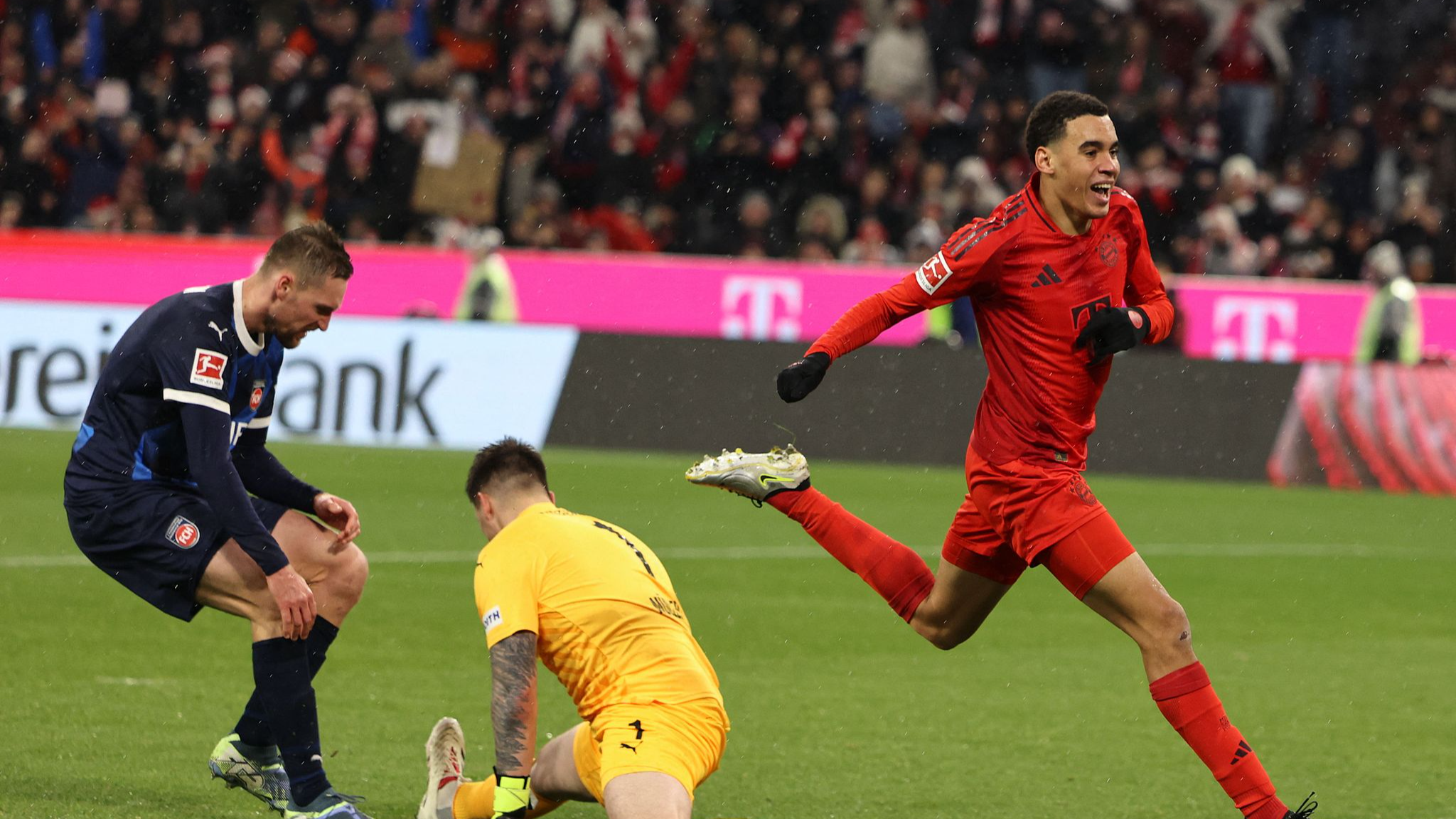 Bayern Munich's Jamal Musiala (R) celebrates in a 4-2 win against Heidenheim in Bundesliga in Munich, Germany, December 7, 2024. /CFP