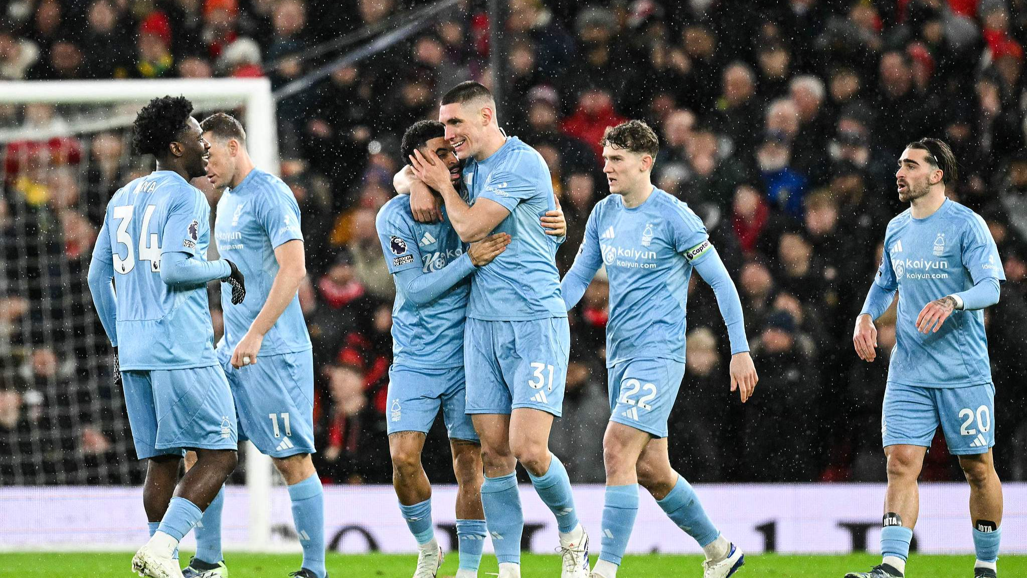 Nottingham Forest players celebrate during a Premier League match against Manchester United in Manchester, UK, December 7, 2024. /CFP