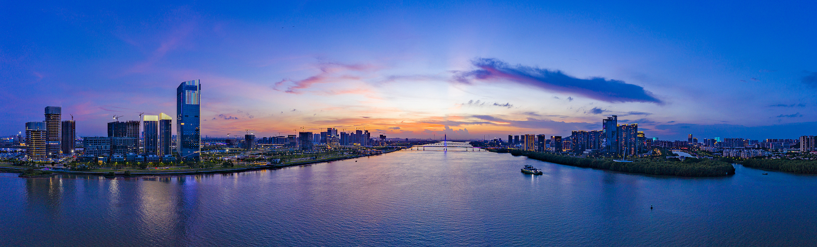 A panorama of the Pearl Bay in Guangzhou City, Guangdong Province, south China, October 30, 2018. /CFP