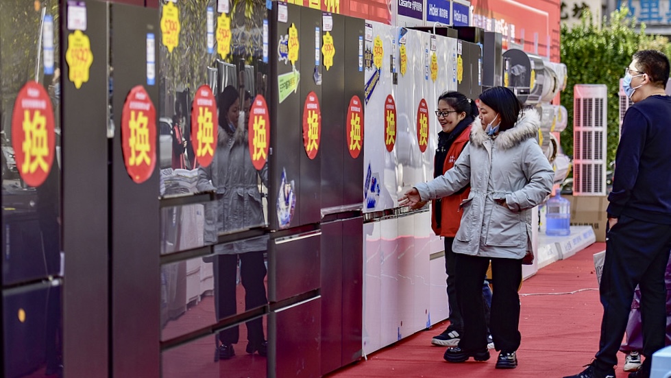 Consumers select products at a community trade-in event in Qingzhou, Shandong Province on November 30, 2024. /CFP