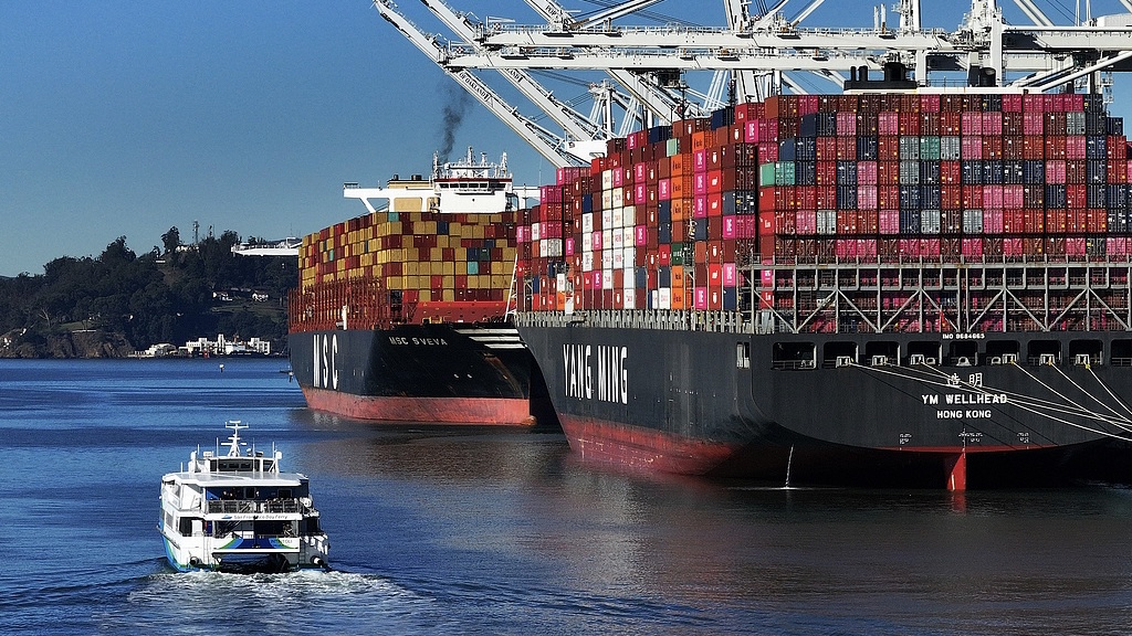 Container ships sit docked at the Port of Oakland in Oakland, California, December 09, 2024. /CFP