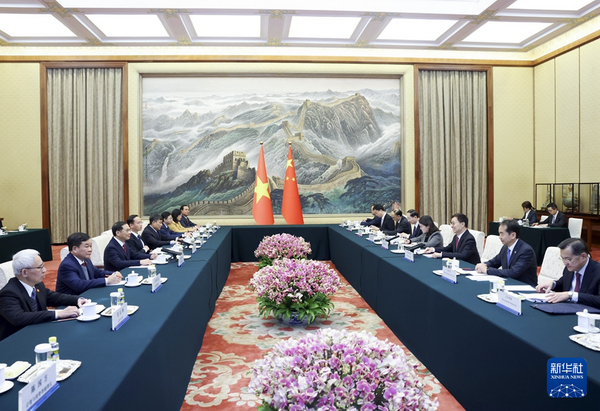 Chinese Vice President Han Zheng meets Vietnamese Deputy Prime Minister and Foreign Minister Bui Thanh Son in Beijing, China, December 10, 2024. /Xinhua