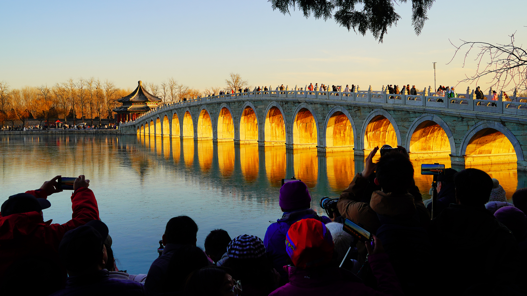 In winter, Kunming Lake is like a mirror