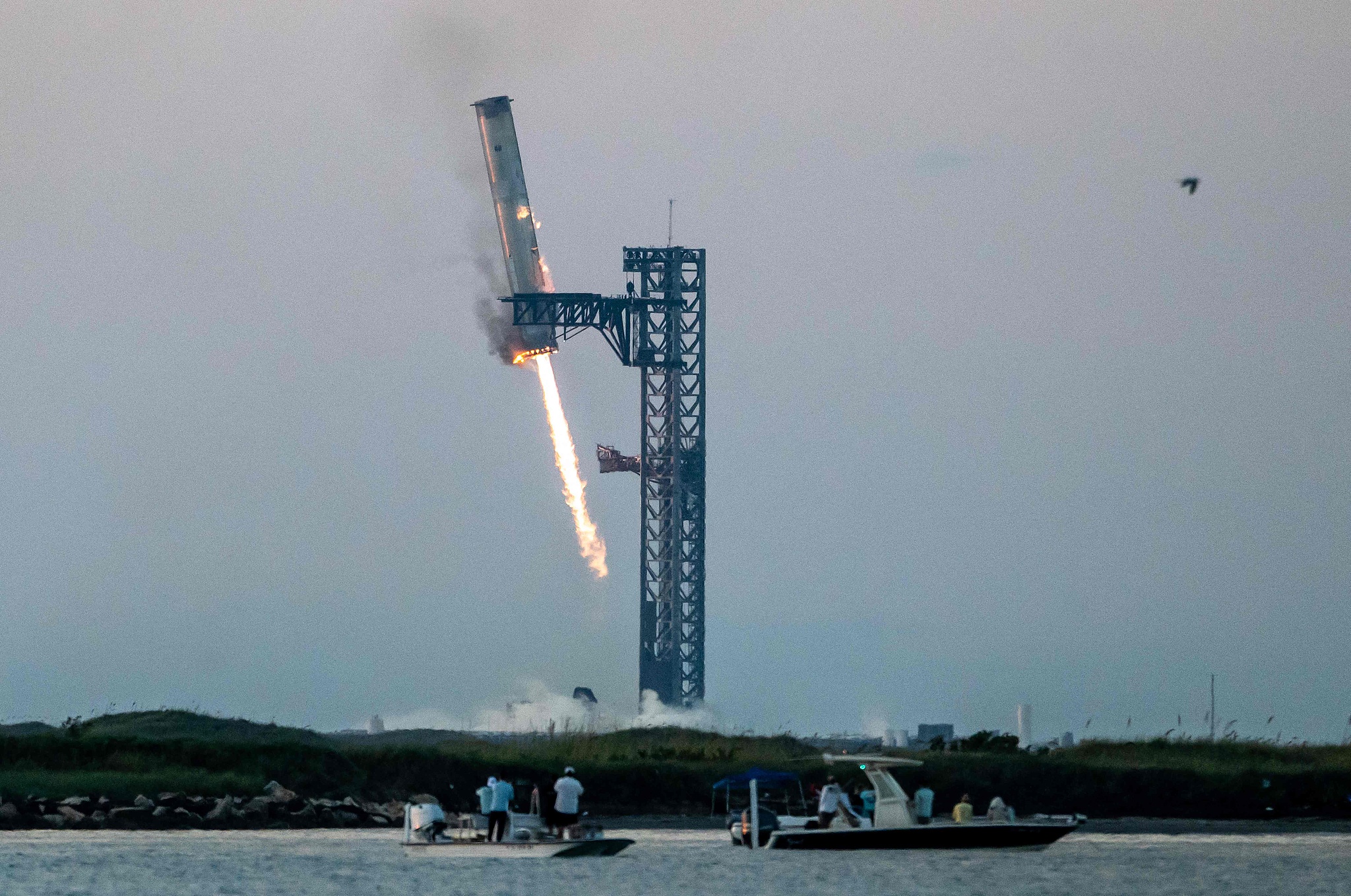 Starship's Super Heavy Booster is grappled at the launch pad during the Starship Flight 5 test in Starbase, near Boca Chica, Texas, the United States, October 13, 2024. /CFP 